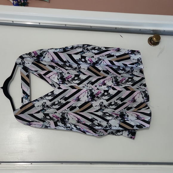 Jennifer Lopez Abstract Top - Picture 2 of 6